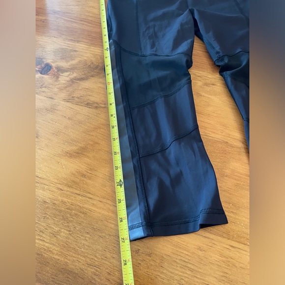 Lululemon crop mesh on bottom legging 8 - Picture 7 of 9
